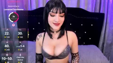 Snapshot of hallsred_rh chatting on June 10, 2026, 11:03 pm Halls Red online show from June 10, 2026, 11:03 pm
