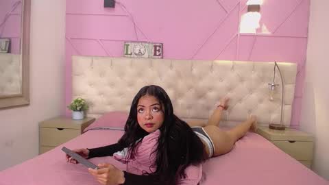 Snapshot of hamvanessa_hos chatting on March 5, 2026, 12:12 pm Hamvanessa online show from March 5, 2026, 12:12 pm