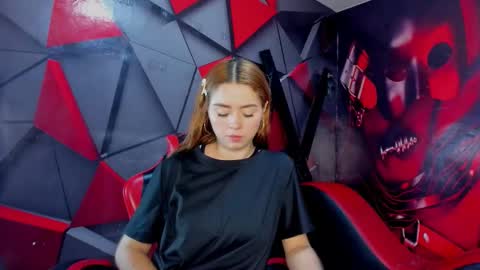 Hana and Zeta online show from December 20, 2025, 12:45 pm