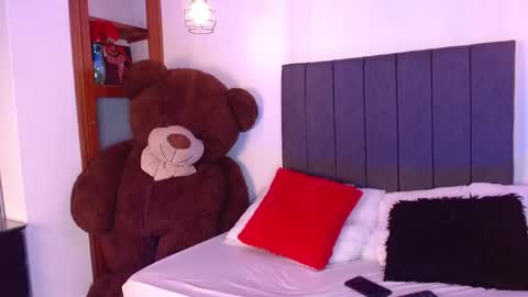 hana_ming online show from December 1, 2025, 12:32 pm