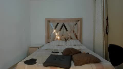 Hana Montes- online show from September 19, 2025, 2:35 am