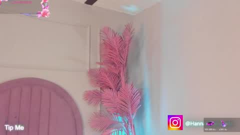 hanaahquinn online show from April 16, 2026, 11:33 am