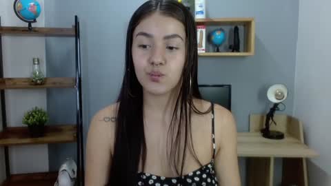 Snapshot of hanah_greey chatting on December 3, 2024, 8:06 pm HANAH online show from December 3, 2024, 8:06 pm