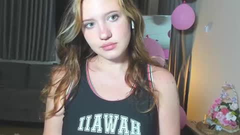 Snapshot of hanahwoods chatting on March 7, 2025, 5:28 pm hanahwoods online show from March 7, 2025, 5:28 pm