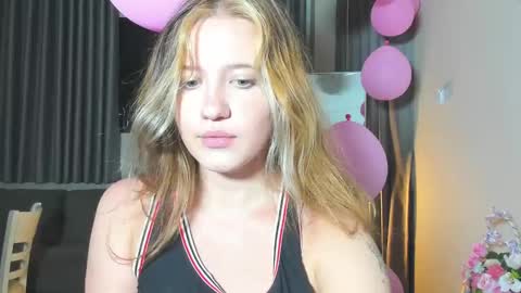 Snapshot of hanahwoods chatting on March 7, 2025, 8:33 pm hanahwoods online show from March 7, 2025, 8:33 pm