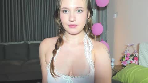 Snapshot of hanahwoods chatting on March 12, 2025, 9:13 pm hanahwoods online show from March 12, 2025, 9:13 pm