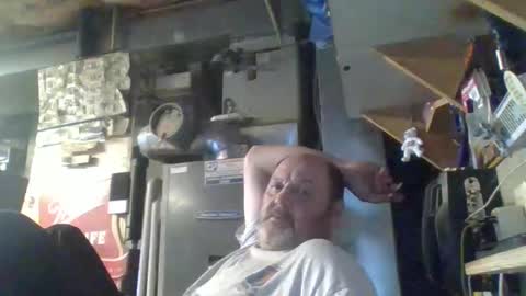 Snapshot of handiemanhere chatting on October 8, 2025, 2:14 pm naked man online show from October 8, 2025, 2:14 pm