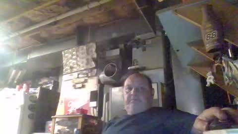 Snapshot of handiemanhere chatting on May 10, 2026, 1:22 am naked man online show from May 10, 2026, 1:22 am