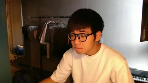 handsome_mannn online show from October 3, 2025, 2:03 pm