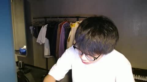 handsome_mannn online show from December 3, 2025, 2:08 am