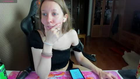 Mila online show from January 8, 2026, 3:31 am