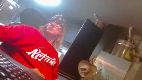 Snapshot of handyman5303 chatting on December 25, 2024, 9:56 am Handystudman online show from December 25, 2024, 9:56 am