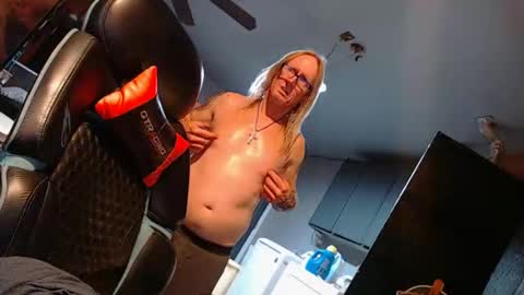 Snapshot of handyman5303 chatting on November 12, 2025, 2:23 am Handystudman online show from November 12, 2025, 2:23 am