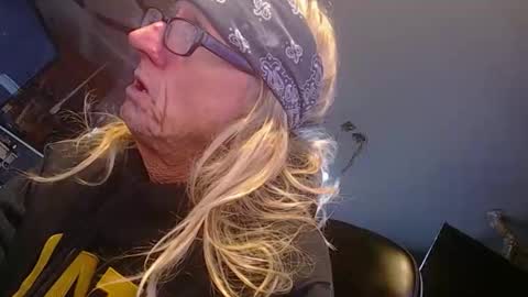 Snapshot of handyman5303 chatting on December 2, 2025, 1:05 pm Handystudman online show from December 2, 2025, 1:05 pm