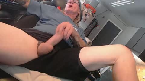 Snapshot of handystud33 chatting on June 17, 2026, 3:02 pm handystud33 online show from June 17, 2026, 3:02 pm