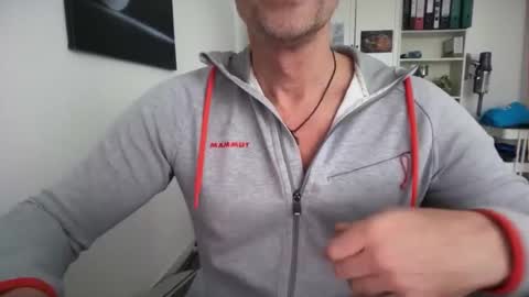 hanky online show from February 17, 2026, 12:23 pm