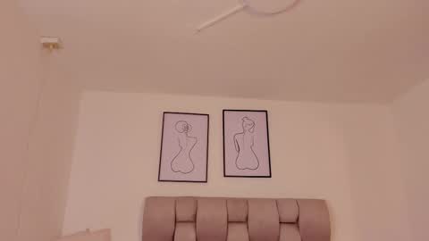 hanna__evans_ online show from September 13, 2025, 11:43 am