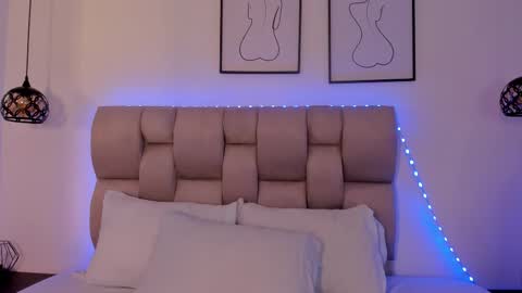 hanna__evans_ online show from February 5, 2026, 11:48 am