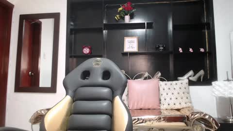 hanna_lamber online show from January 21, 2025, 11:02 pm