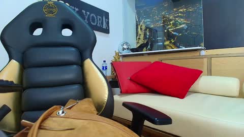 hanna_lamber online show from February 6, 2025, 5:35 am