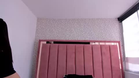  H A N N A  online show from November 6, 2025, 7:59 pm