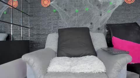 Hanna lens online show from October 30, 2025, 4:30 pm