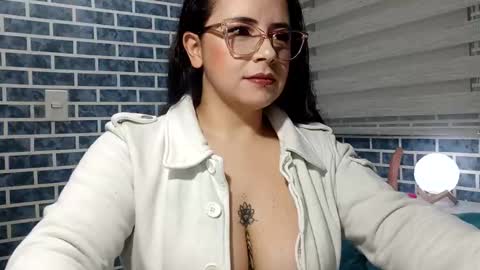 hanna_moons online show from April 25, 2026, 1:19 am