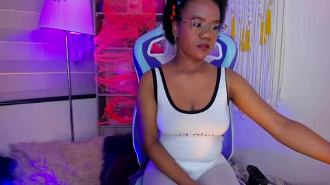 Snapshot of hanna_pierce chatting on October 7, 2025, 10:18 pm Hanna online show from October 7, 2025, 10:18 pm