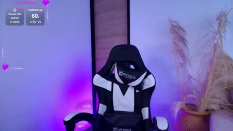 Snapshot of hanna_sofi4 chatting on December 18, 2025, 9:43 pm Hanna Capicorn online show from December 18, 2025, 9:43 pm