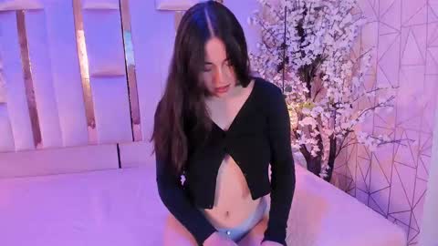 hannacollins_2 online show from September 27, 2025, 1:05 pm