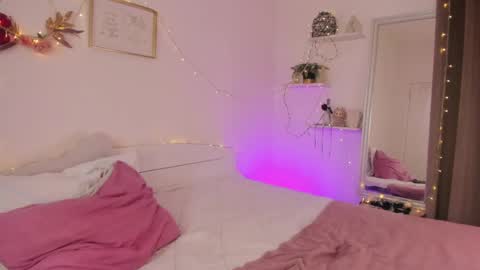 Snapshot of hannacrush chatting on May 19, 2026, 8:04 pm HannahIm a simple girl who likes gifts Lovense is activeThere are legends that in this room all your wish can come true online show from May 19, 2026, 8:04 pm