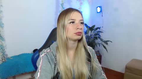 Hannah 027 online show from November 11, 2025, 3:39 am