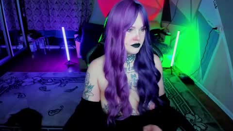 Snapshot of hannah_chaos chatting on February 17, 2025, 5:04 am Hannah online show from February 17, 2025, 5:04 am