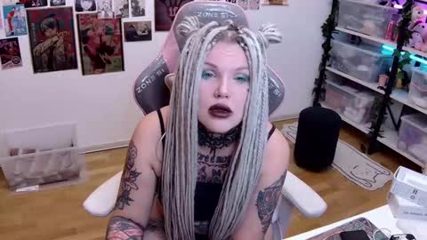 Snapshot of hannah_chaos chatting on October 19, 2025, 11:27 pm Hannah online show from October 19, 2025, 11:27 pm
