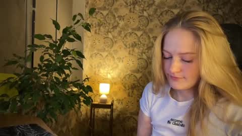 Snapshot of hannah_levis_ chatting on February 24, 2025, 10:36 pm hannah levis online show from February 24, 2025, 10:36 pm