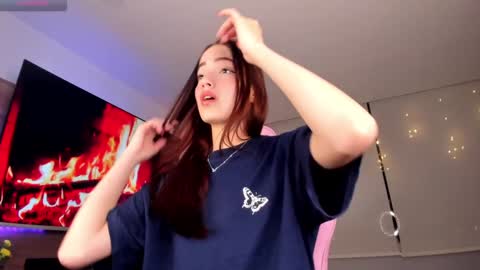 Snapshot of hannah_xoxo_ chatting on January 5, 2025, 11:22 pm Hannah online show from January 5, 2025, 11:22 pm