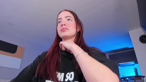 Snapshot of hannah_xoxo_ chatting on February 4, 2025, 10:13 pm Hannah online show from February 4, 2025, 10:13 pm