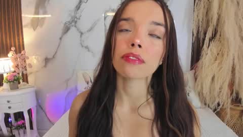 Hannahill69 online show from November 4, 2025, 4:55 am