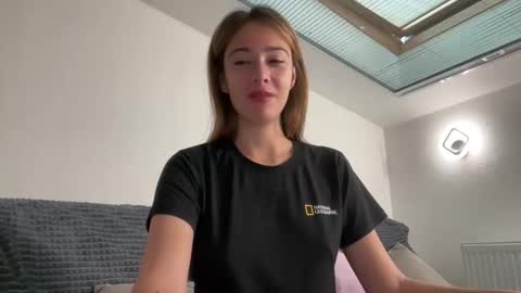 hannahinto online show from November 19, 2025, 4:34 am