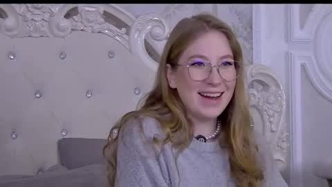 Snapshot of hannahmonttana chatting on October 8, 2025, 3:37 am Pearl online show from October 8, 2025, 3:37 am