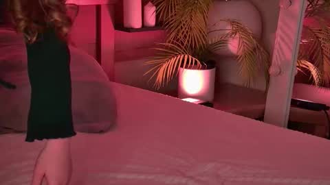 Snapshot of hannahmonttana chatting on November 13, 2025, 4:33 am Pearl online show from November 13, 2025, 4:33 am