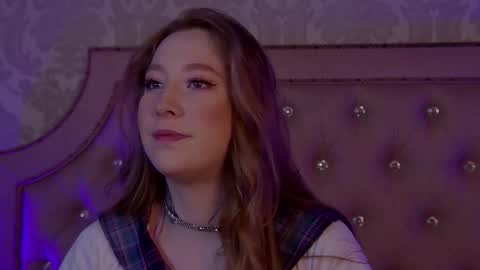 Snapshot of hannahmonttana chatting on November 17, 2025, 3:56 am Pearl online show from November 17, 2025, 3:56 am