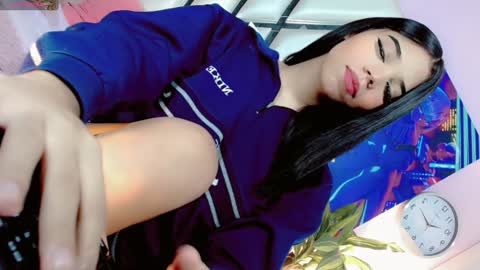 hannahsmit_ online show from December 29, 2024, 2:17 am