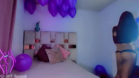 hannahsmit_ online show from November 4, 2025, 7:29 am