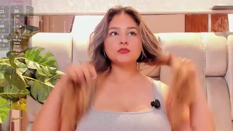 HANA  online show from November 15, 2025, 10:04 pm