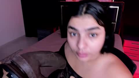 Hannasscott online show from September 17, 2025, 11:45 am