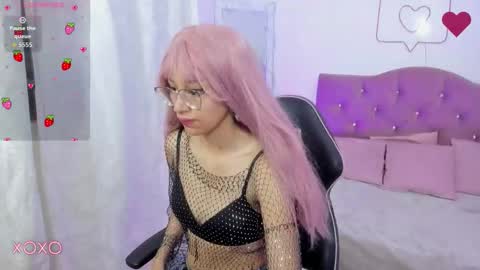 HANNI  online show from November 30, 2025, 11:58 am