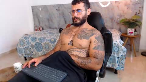 hanz_col online show from November 16, 2025, 3:12 am