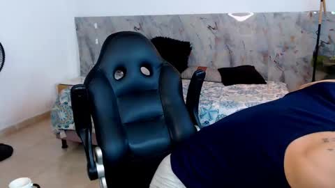 hanz_col online show from November 21, 2025, 2:54 am