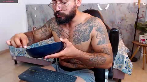 hanz_col online show from December 4, 2025, 4:00 am